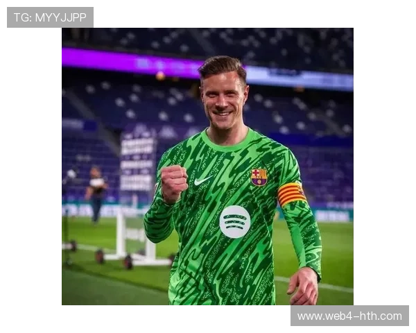 巴萨门将霍安高接低挡力保球门不失，获评8.6分高分